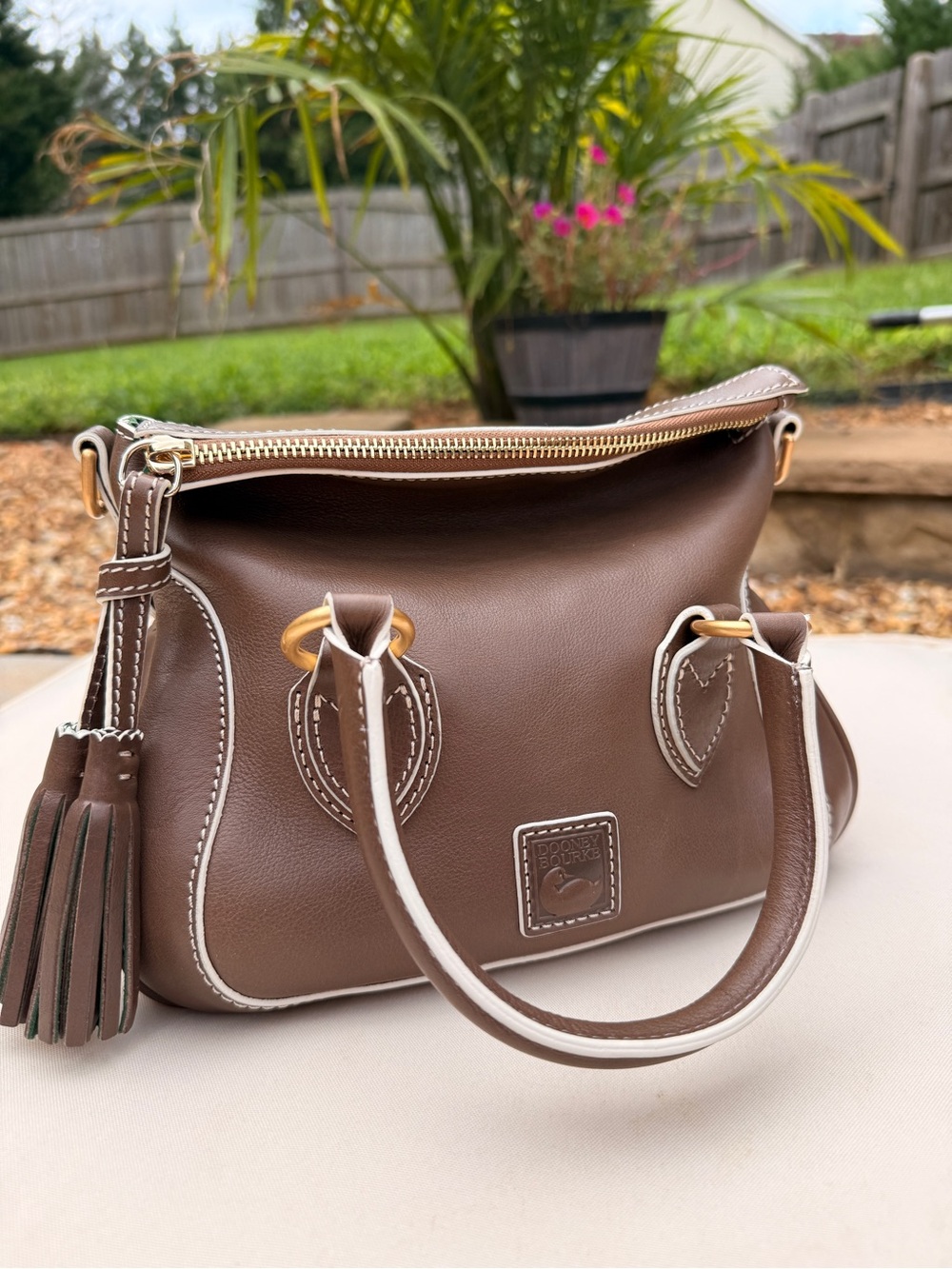NWT Dooney and Bourke Leather Satchel in Chestnut with Edge-paint. 👜